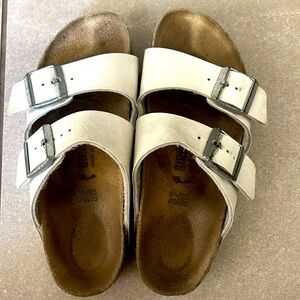 Birkenstock
Arizona buckled sandals
